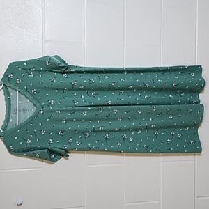 Croft & Barrow Super Soft Short Sleeved Night Shirt Gown Dainty Floral